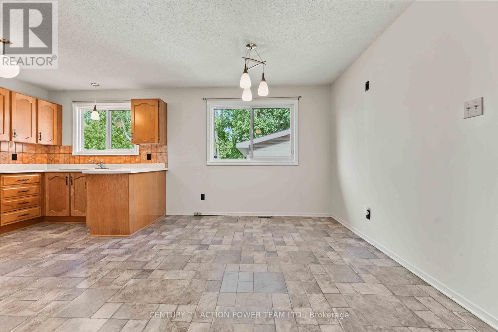 Single Family at 1349 Belcourt Boulevard, Ottawa, Ontario - Photo 6 - RE/MAX Garden City Realty