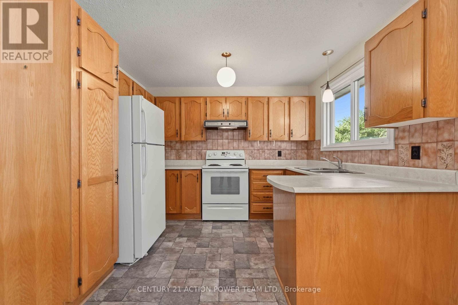 Single Family at 1349 Belcourt Boulevard, Ottawa, Ontario - Photo 7 - RE/MAX Garden City Realty