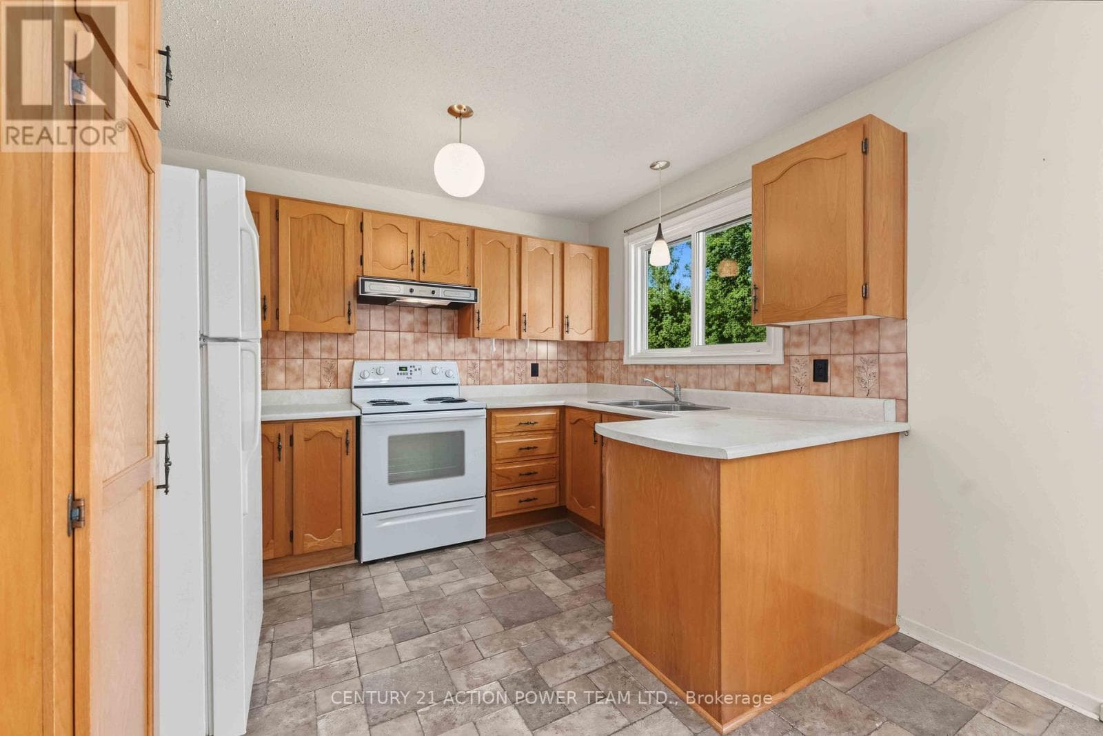 Single Family at 1349 Belcourt Boulevard, Ottawa, Ontario - Photo 8 - RE/MAX Garden City Realty