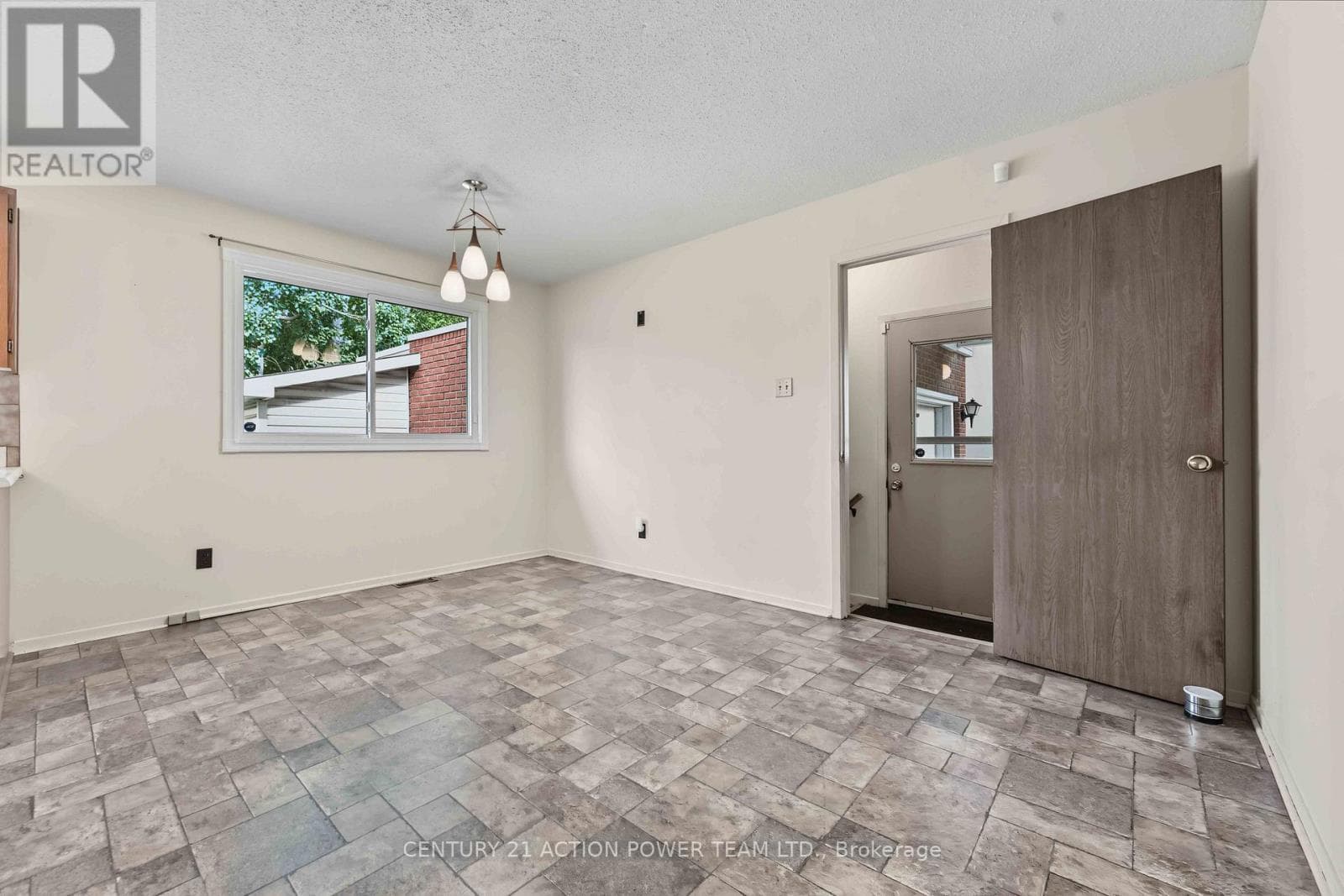 Single Family at 1349 Belcourt Boulevard, Ottawa, Ontario - Photo 3 - RE/MAX Garden City Realty