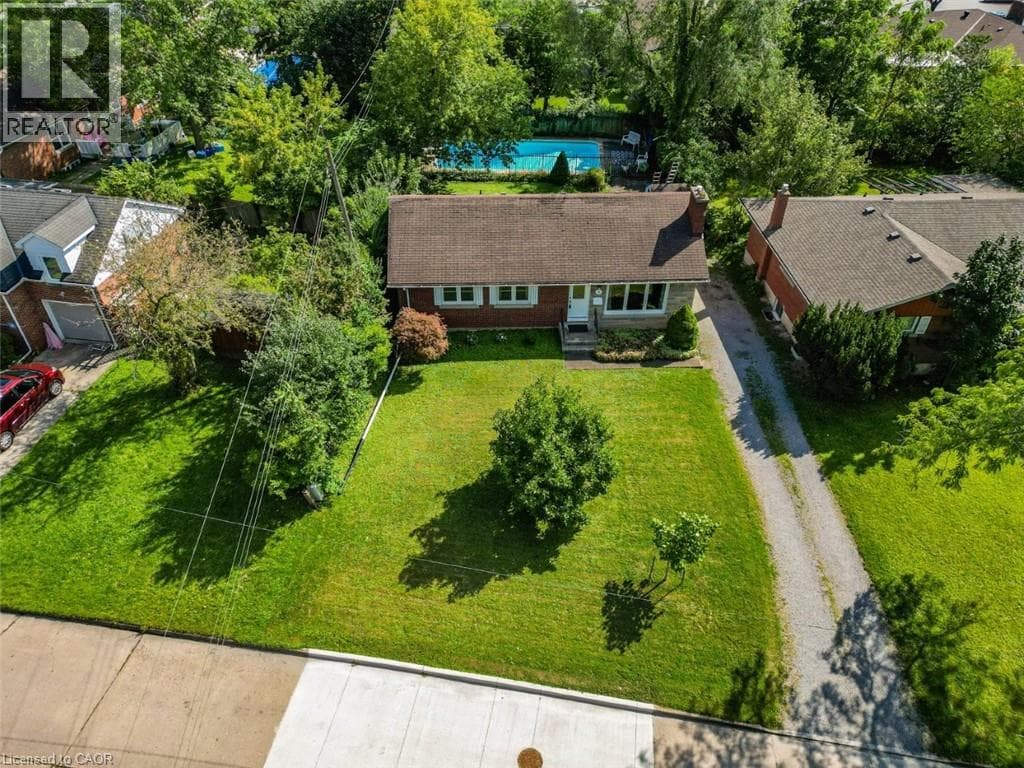 Single Family at 16 BYRNE Boulevard, St. Catharines, Ontario - Photo 3 - RE/MAX Garden City Realty
