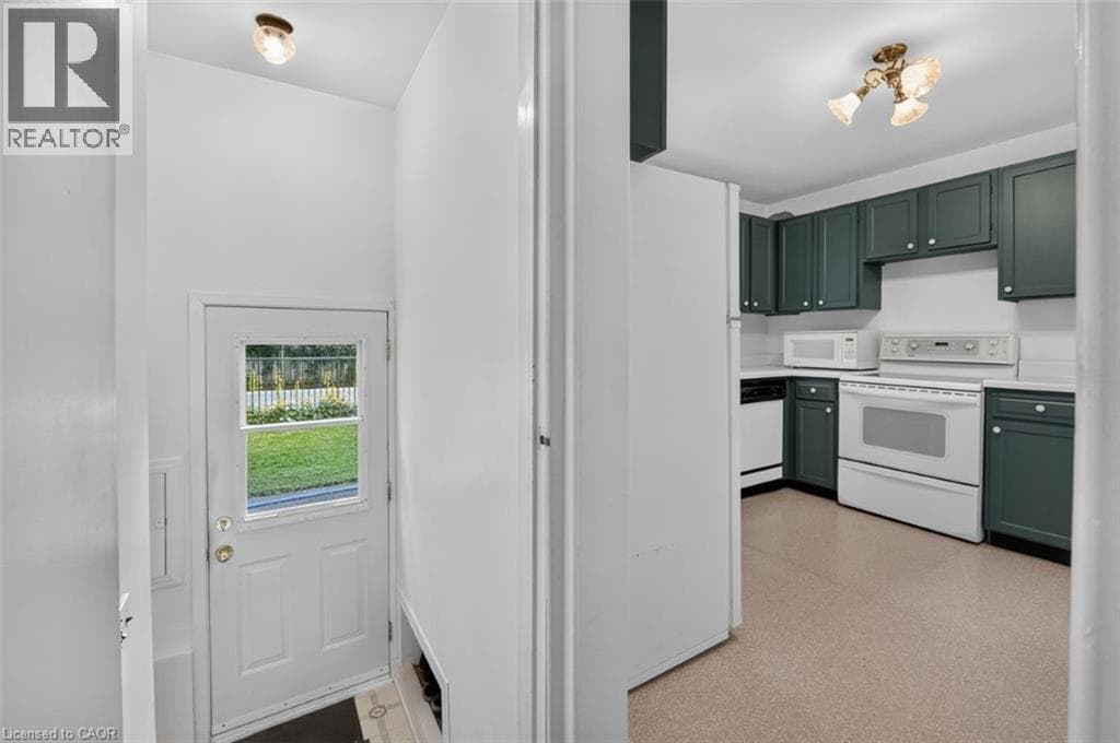 Single Family at 16 BYRNE Boulevard, St. Catharines, Ontario - Photo 8 - RE/MAX Garden City Realty