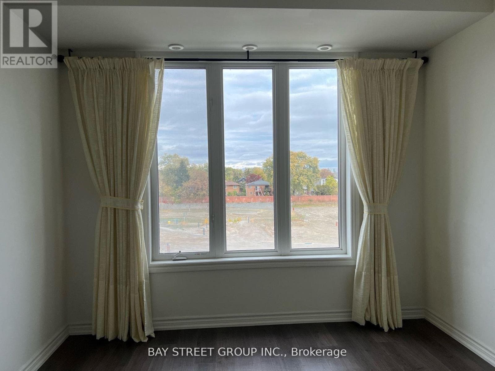Single Family at 15- 115 long branch Avenue, Toronto (Long Branch), Ontario - Photo 10 - RE/MAX Garden City Realty