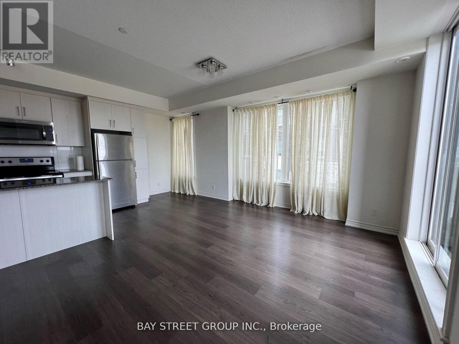 Single Family at 15- 115 long branch Avenue, Toronto (Long Branch), Ontario - Photo 9 - RE/MAX Garden City Realty