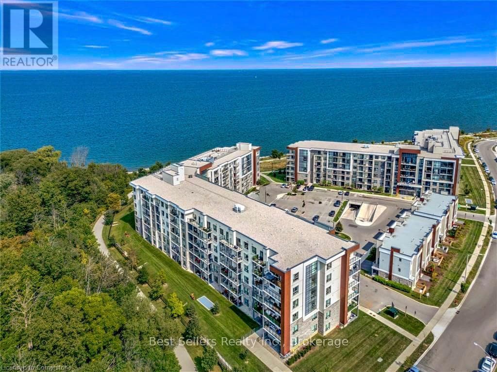 208- 125 Shoreview Place