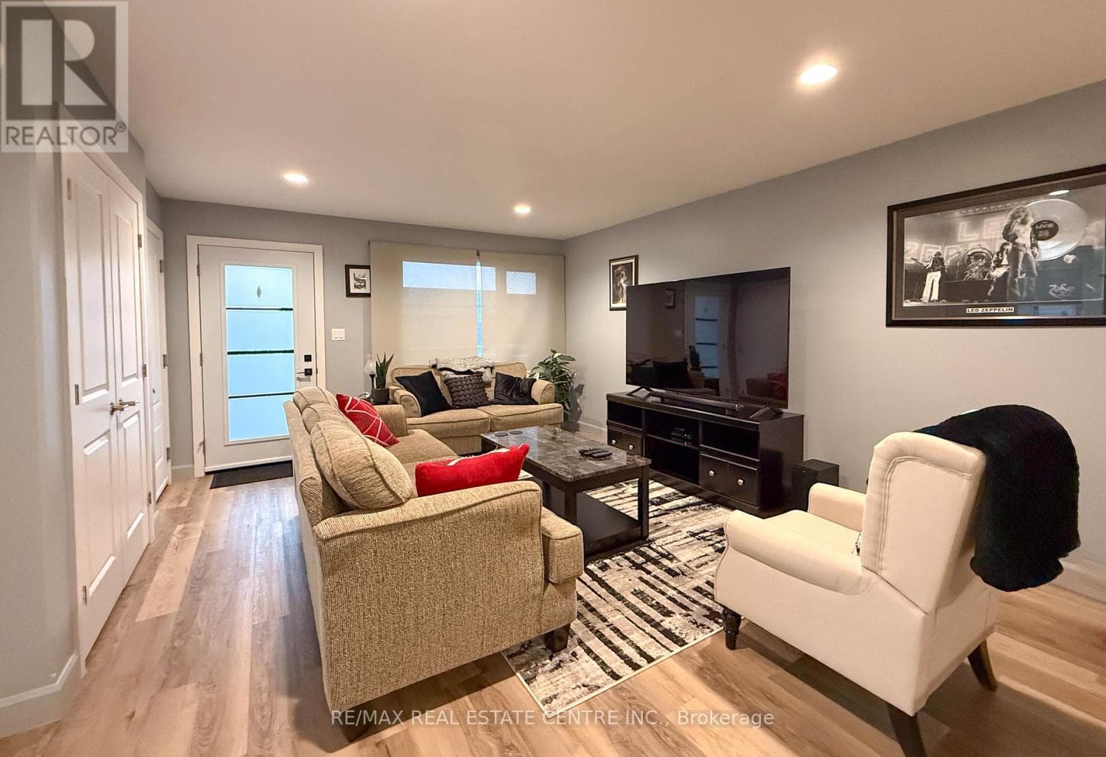 Single Family at 101 GRASSLAND Grove, Chatham-Kent (Chatham), Ontario - Photo 2 - RE/MAX Garden City Realty