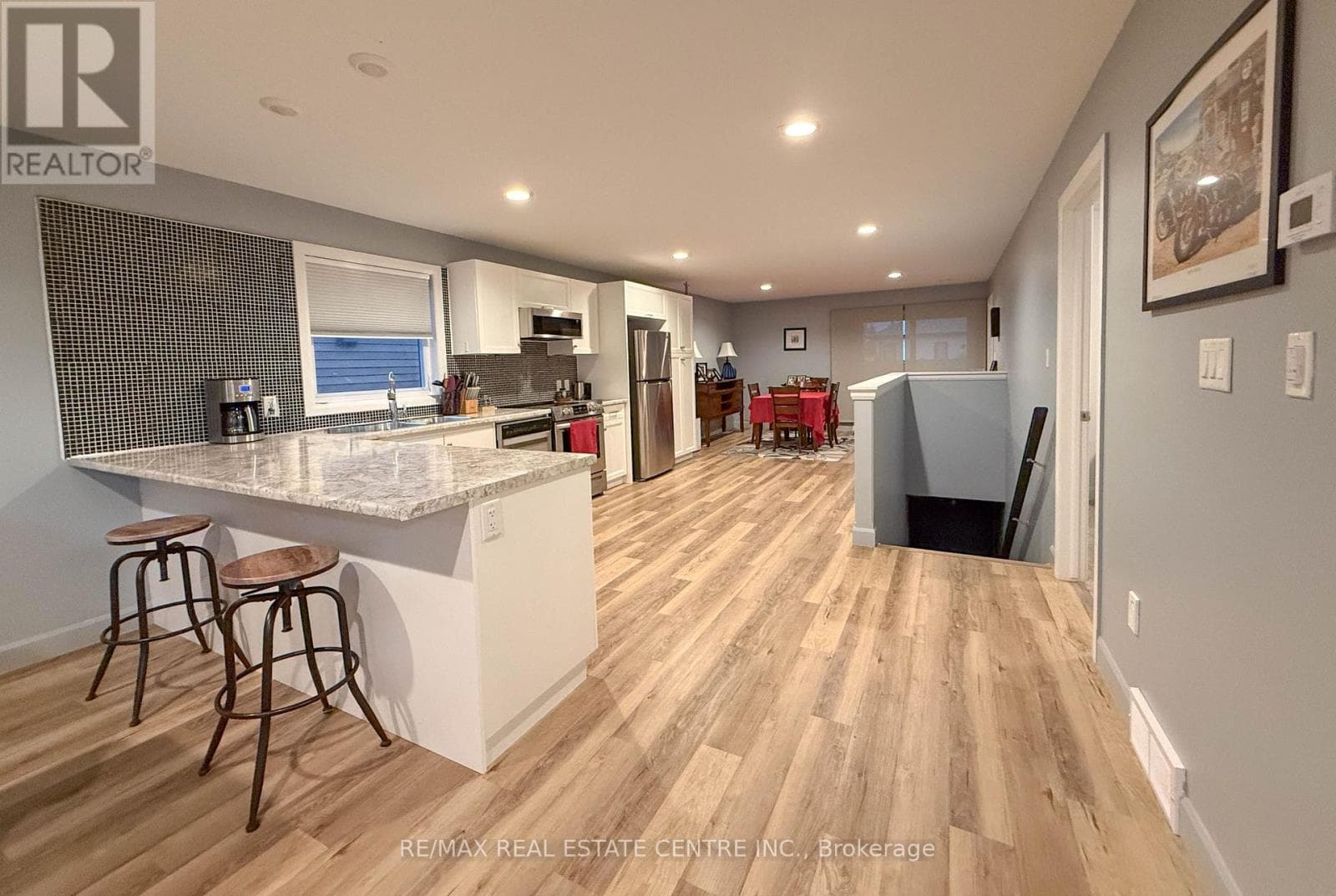 Single Family at 101 GRASSLAND Grove, Chatham-Kent (Chatham), Ontario - Photo 6 - RE/MAX Garden City Realty