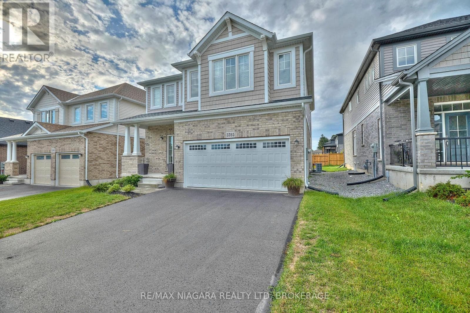 Single Family at 3595 Carolina Court, Fort Erie (Ridgeway), Ontario - Photo 2 - RE/MAX Garden City Realty