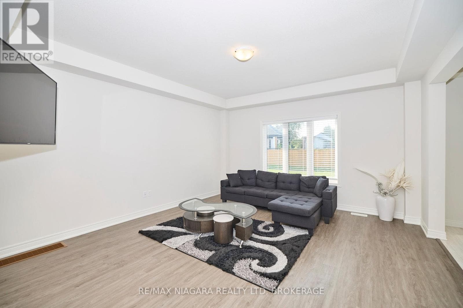 Single Family at 3595 Carolina Court, Fort Erie (Ridgeway), Ontario - Photo 7 - RE/MAX Garden City Realty