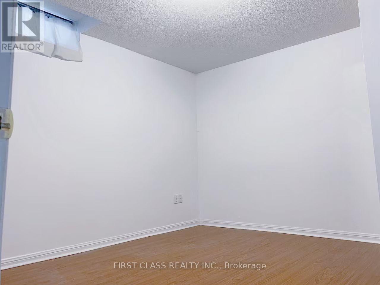 Single Family at 3 Pettigrew Court, Markham (Milliken Mills East), Ontario - Photo 4 - RE/MAX Garden City Realty