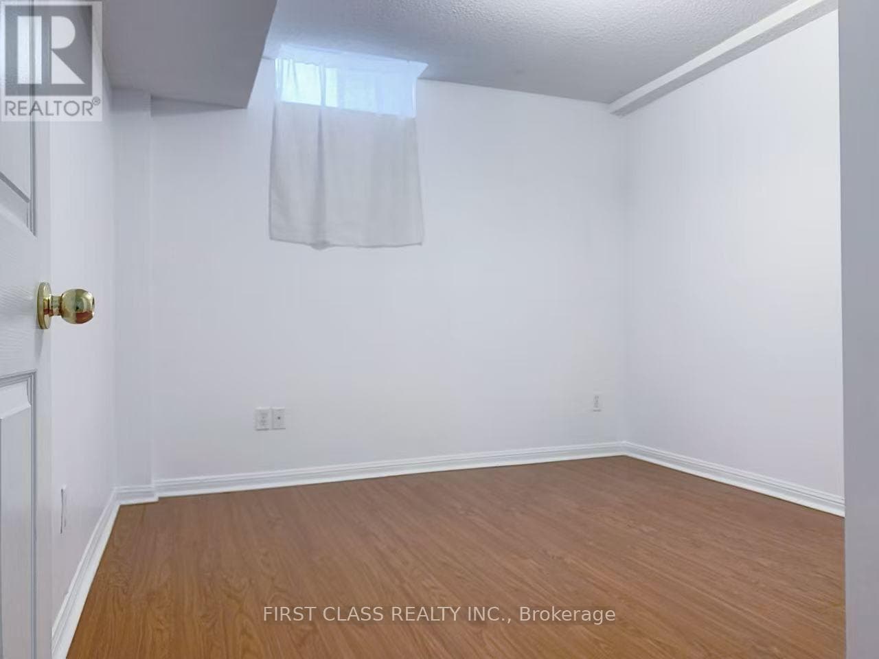 Single Family at 3 Pettigrew Court, Markham (Milliken Mills East), Ontario - Photo 6 - RE/MAX Garden City Realty