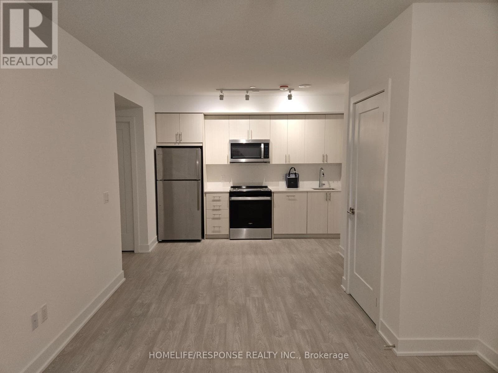 Single Family at 916- 2545 Simcoe Street, Oshawa (Windfields), Ontario - Photo 5 - RE/MAX Garden City Realty