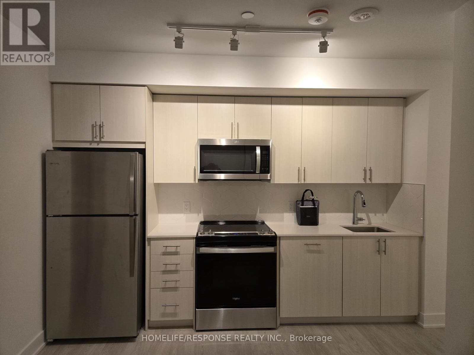Single Family at 916- 2545 Simcoe Street, Oshawa (Windfields), Ontario - Photo 6 - RE/MAX Garden City Realty