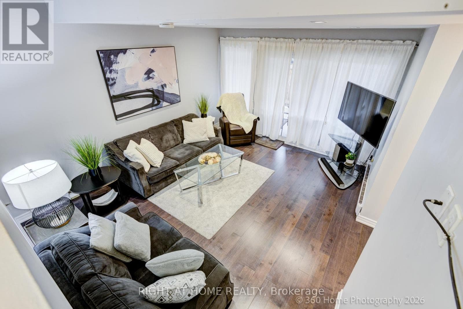 Single Family at 80- 221 Milestone Crescent, Aurora (Aurora Village), Ontario - Photo 2 - RE/MAX Garden City Realty