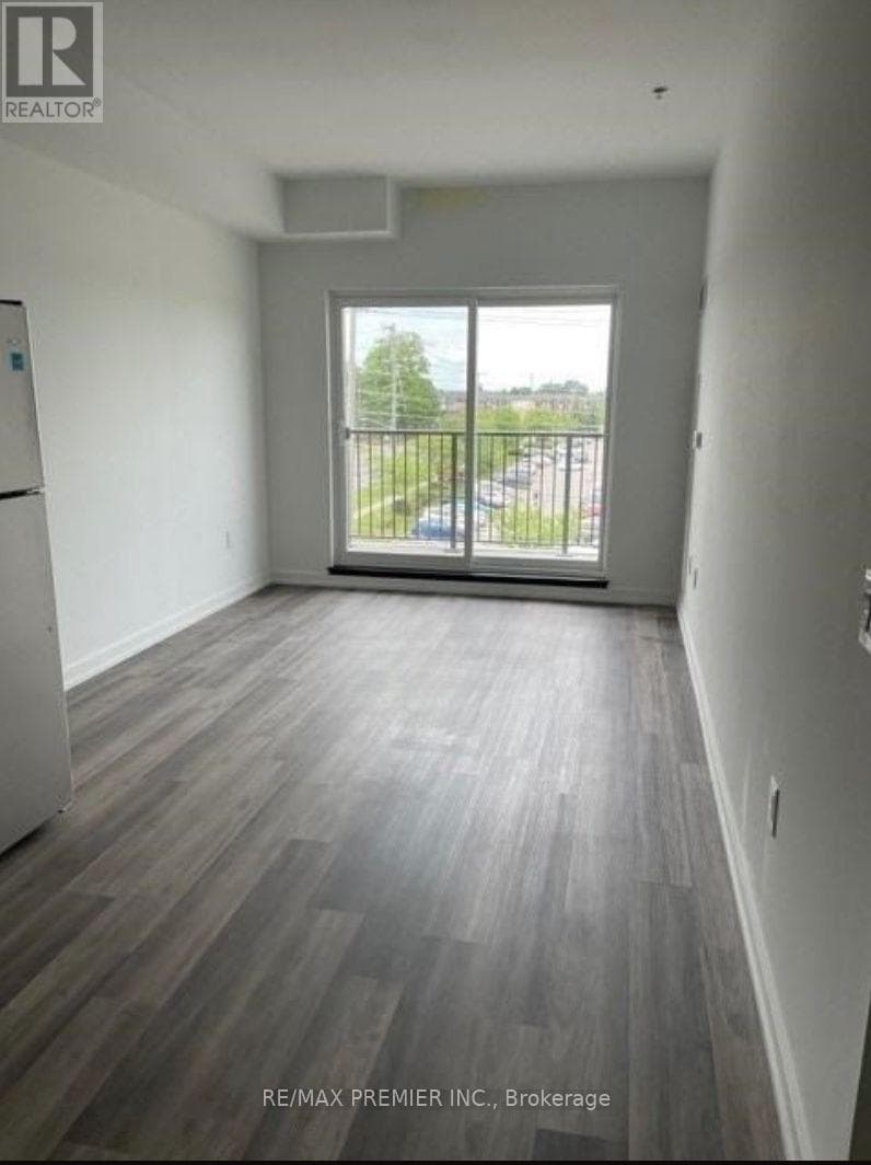 Single Family at 317- 430 Essa Drive, Barrie (Holly), Ontario - Photo 4 - RE/MAX Garden City Realty