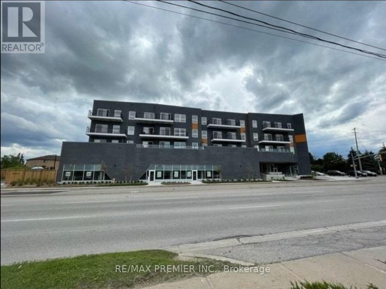 Single Family at 317- 430 Essa Drive, Barrie (Holly), Ontario - Photo 7 - RE/MAX Garden City Realty