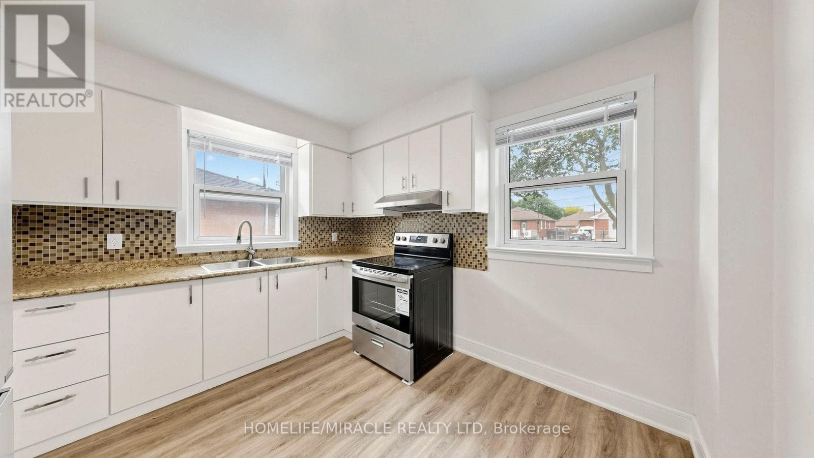 Single Family at 623 Olive Avenue, Oshawa (Donevan), Ontario - Photo 10 - RE/MAX Garden City Realty