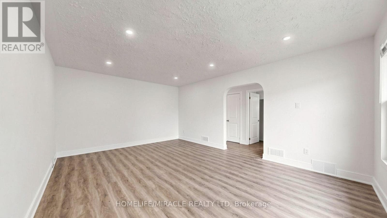 Single Family at 623 Olive Avenue, Oshawa (Donevan), Ontario - Photo 8 - RE/MAX Garden City Realty