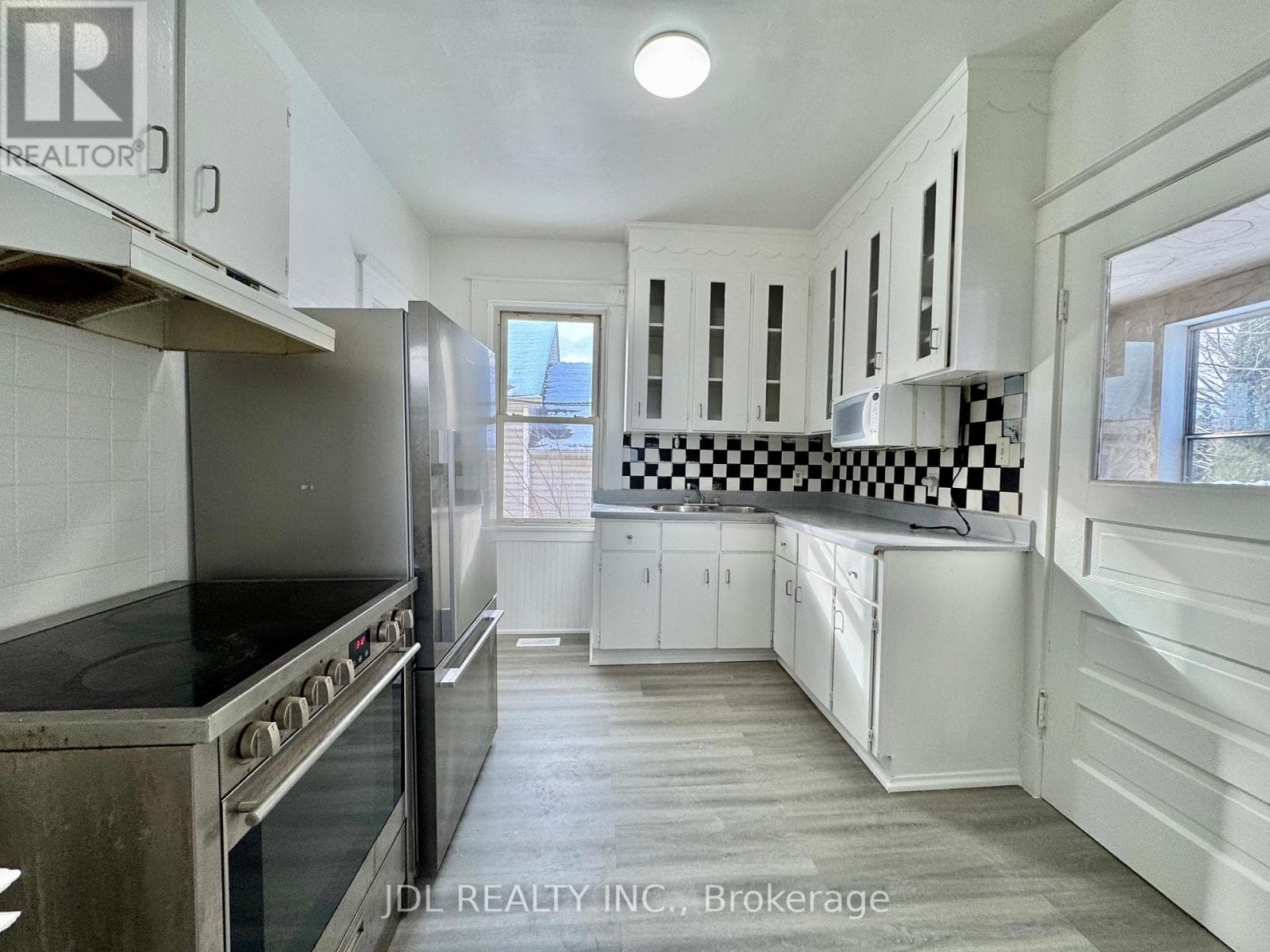 Single Family at 6269 Ash Street, Niagara Falls (Dorchester), Ontario - Photo 5 - RE/MAX Garden City Realty