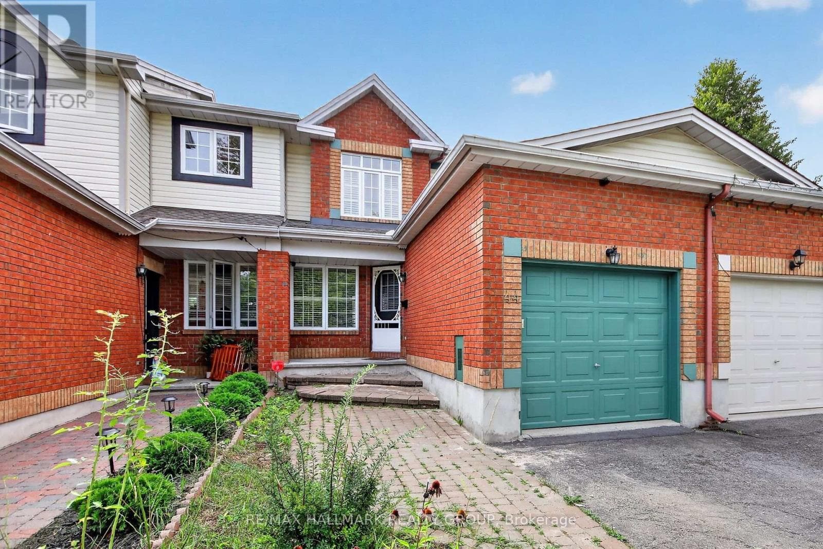 Single Family at 44 Drumso Street, Ottawa, Ontario - Photo 2 - RE/MAX Garden City Realty