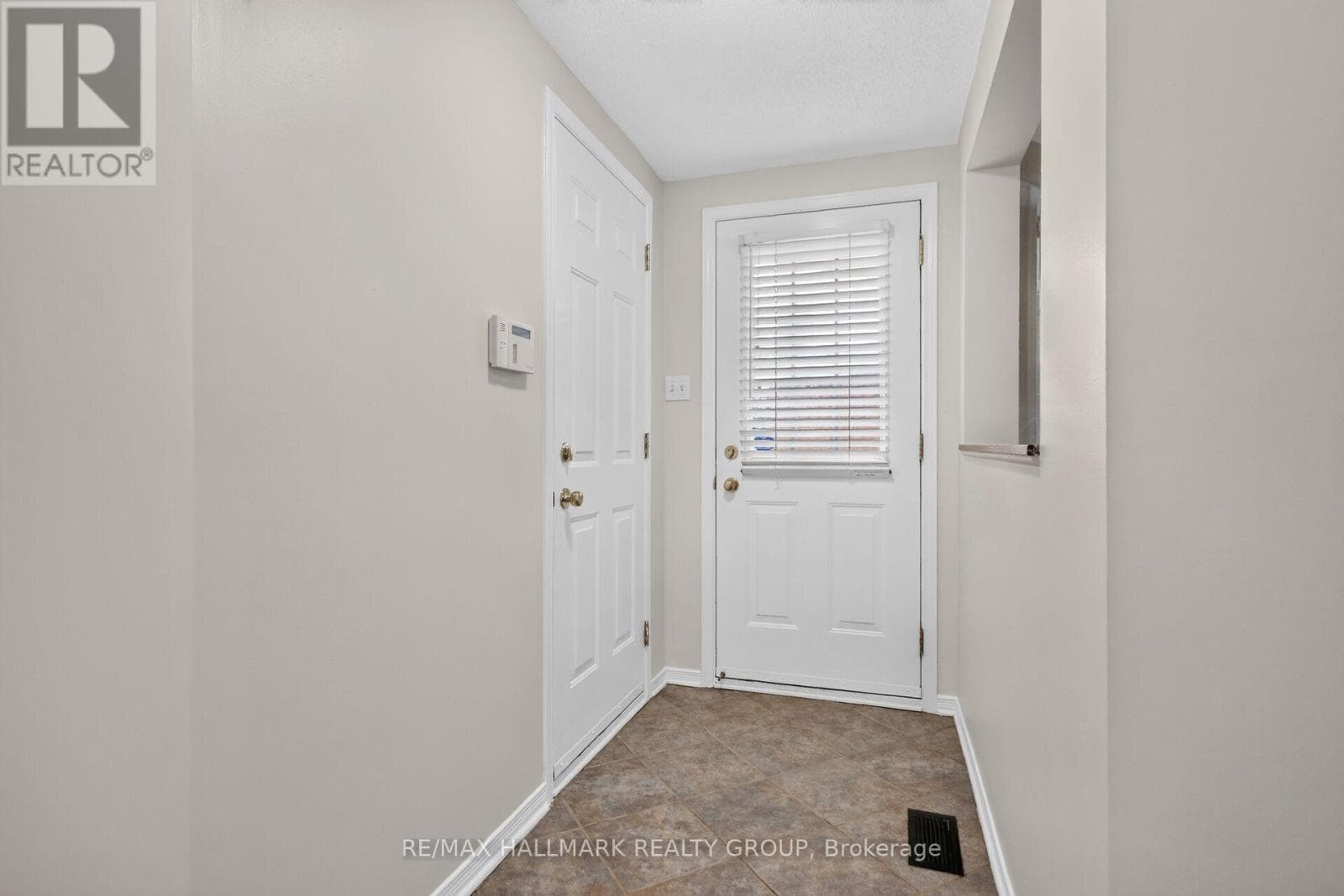 Single Family at 44 Drumso Street, Ottawa, Ontario - Photo 4 - RE/MAX Garden City Realty