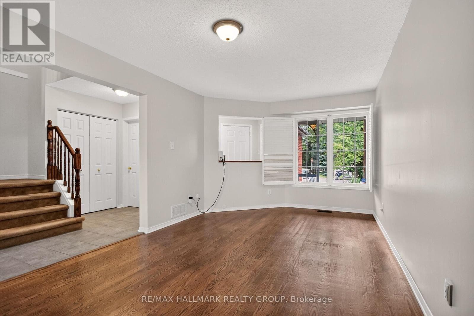 Single Family at 44 Drumso Street, Ottawa, Ontario - Photo 6 - RE/MAX Garden City Realty