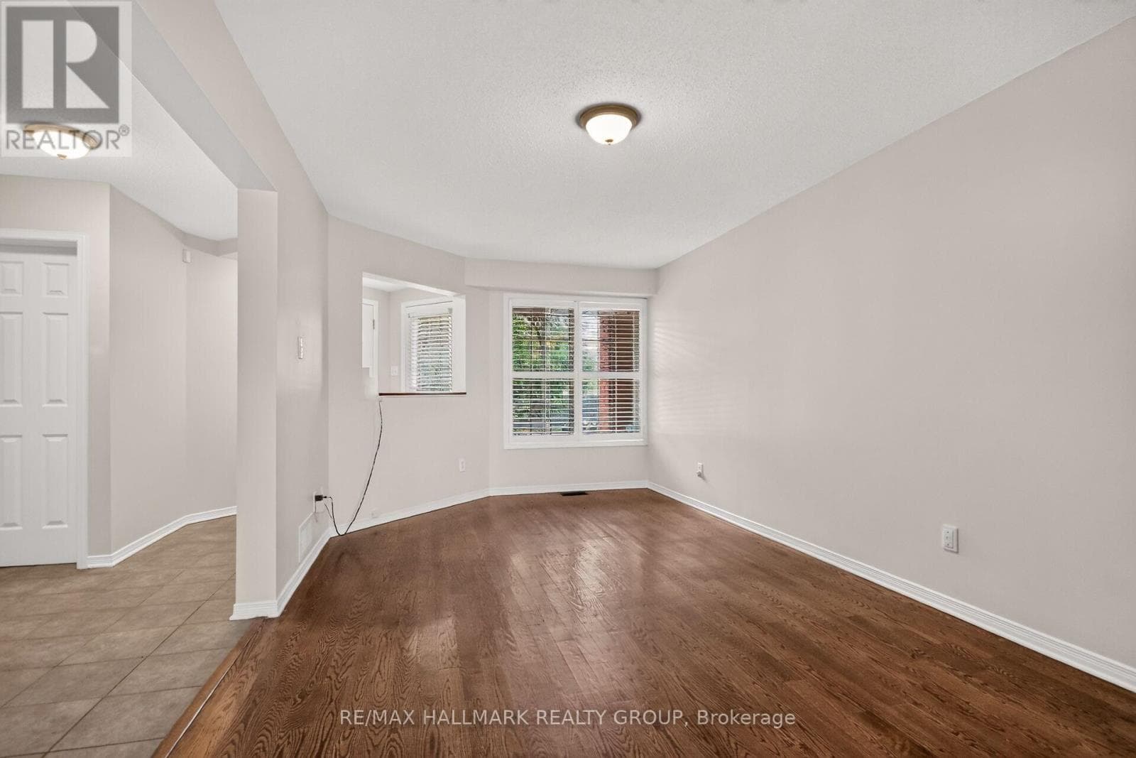 Single Family at 44 Drumso Street, Ottawa, Ontario - Photo 7 - RE/MAX Garden City Realty