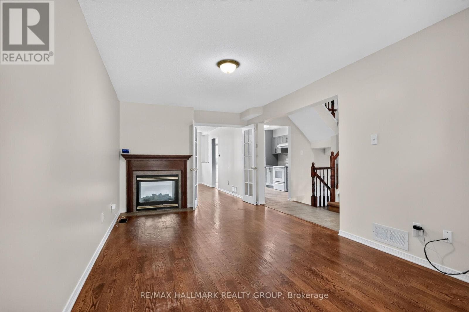 Single Family at 44 Drumso Street, Ottawa, Ontario - Photo 8 - RE/MAX Garden City Realty