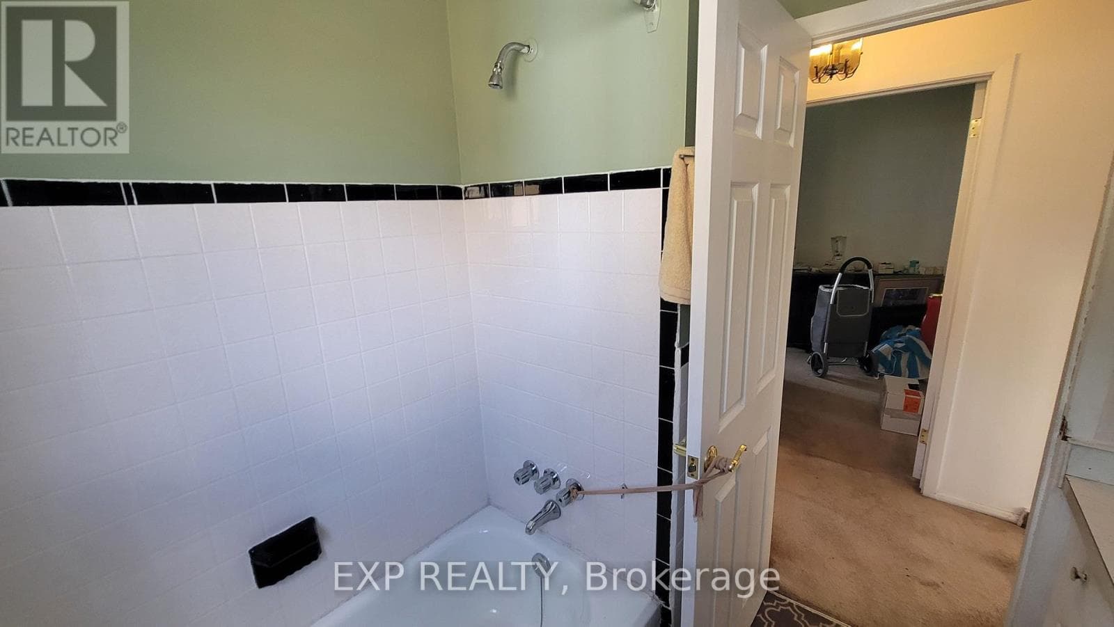 Single Family at 1747 Heron Road, Ottawa, Ontario - Photo 10 - RE/MAX Garden City Realty