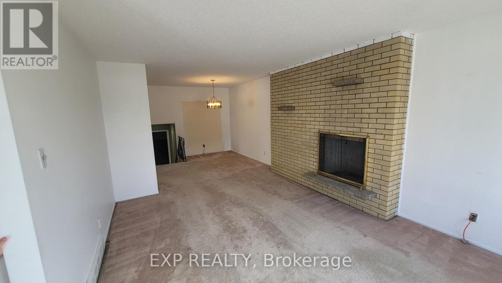 Single Family at 1747 Heron Road, Ottawa, Ontario - Photo 4 - RE/MAX Garden City Realty