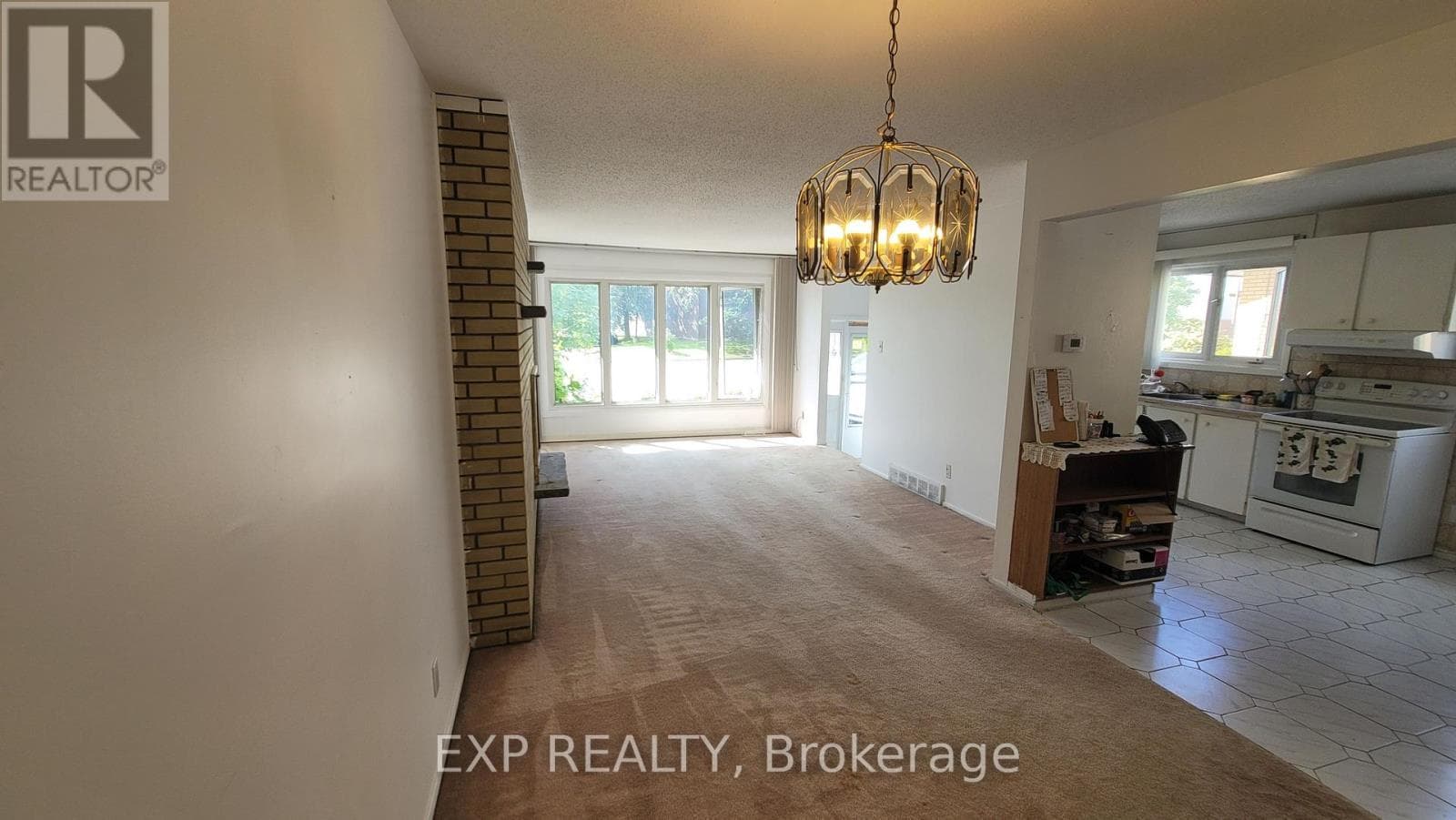 Single Family at 1747 Heron Road, Ottawa, Ontario - Photo 5 - RE/MAX Garden City Realty