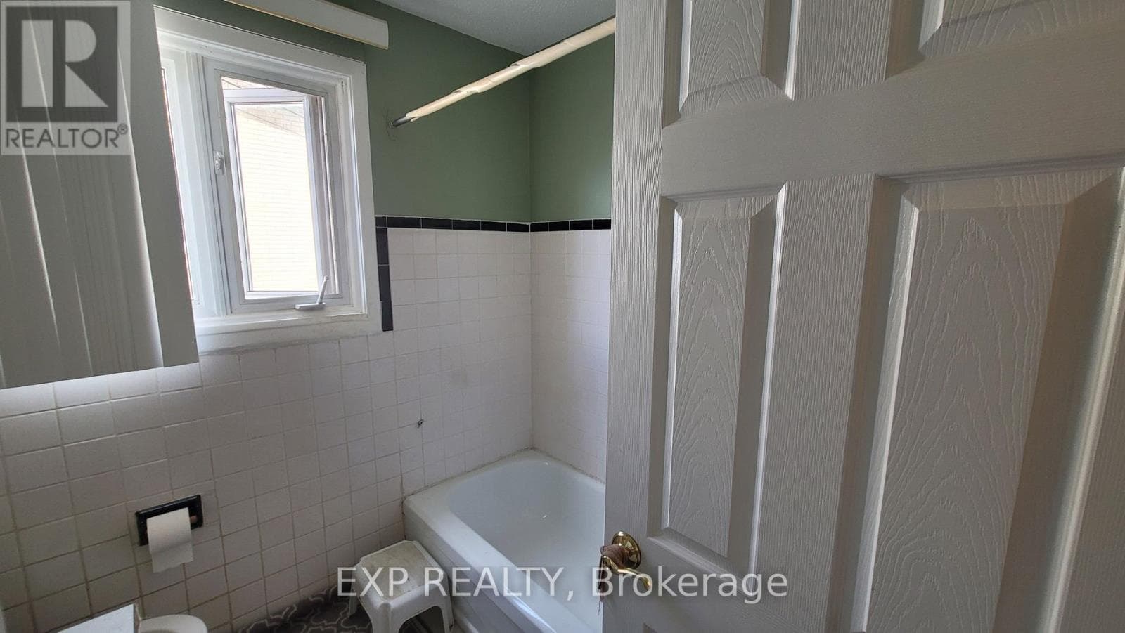 Single Family at 1747 Heron Road, Ottawa, Ontario - Photo 9 - RE/MAX Garden City Realty
