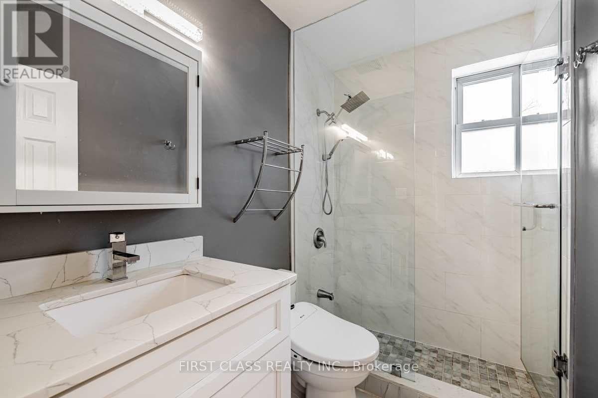 Single Family at Main Fl- 260 Taylor Mills Drive, Richmond Hill (Crosby), Ontario - Photo 10 - RE/MAX Garden City Realty