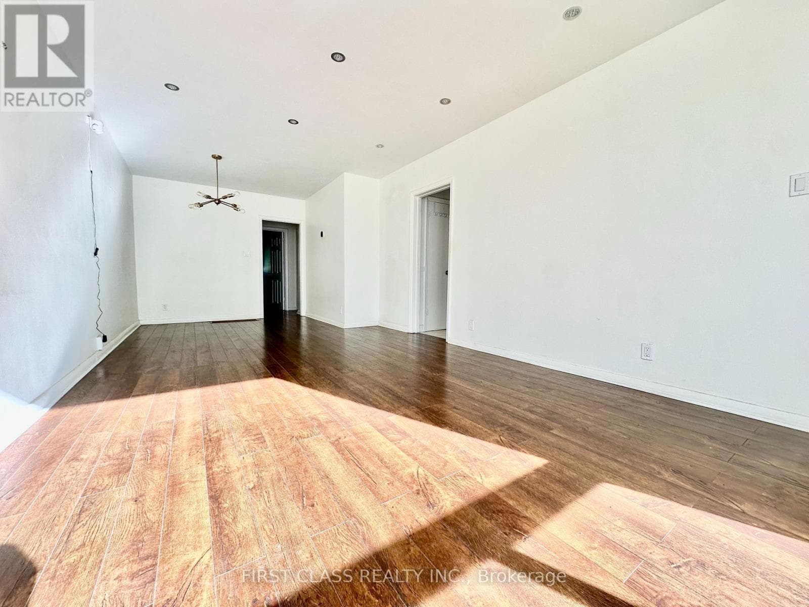 Single Family at Main Fl- 260 Taylor Mills Drive, Richmond Hill (Crosby), Ontario - Photo 5 - RE/MAX Garden City Realty