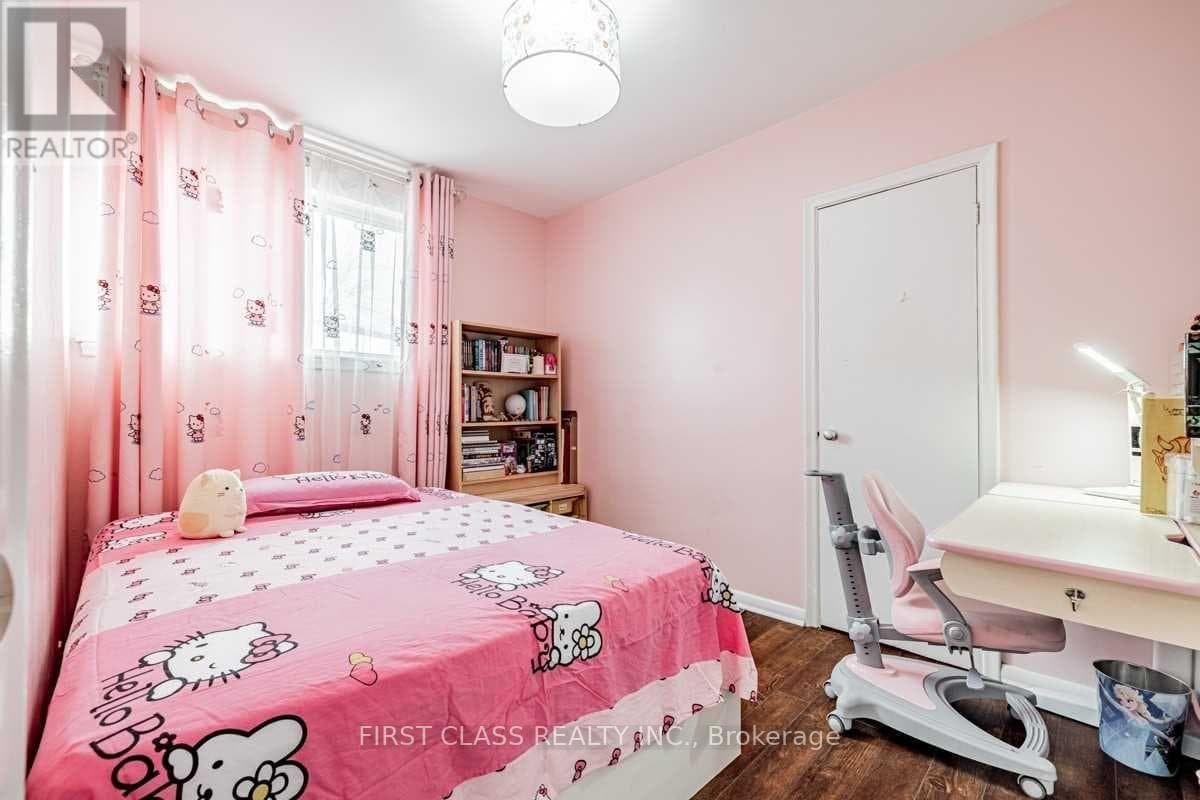 Single Family at Main Fl- 260 Taylor Mills Drive, Richmond Hill (Crosby), Ontario - Photo 8 - RE/MAX Garden City Realty