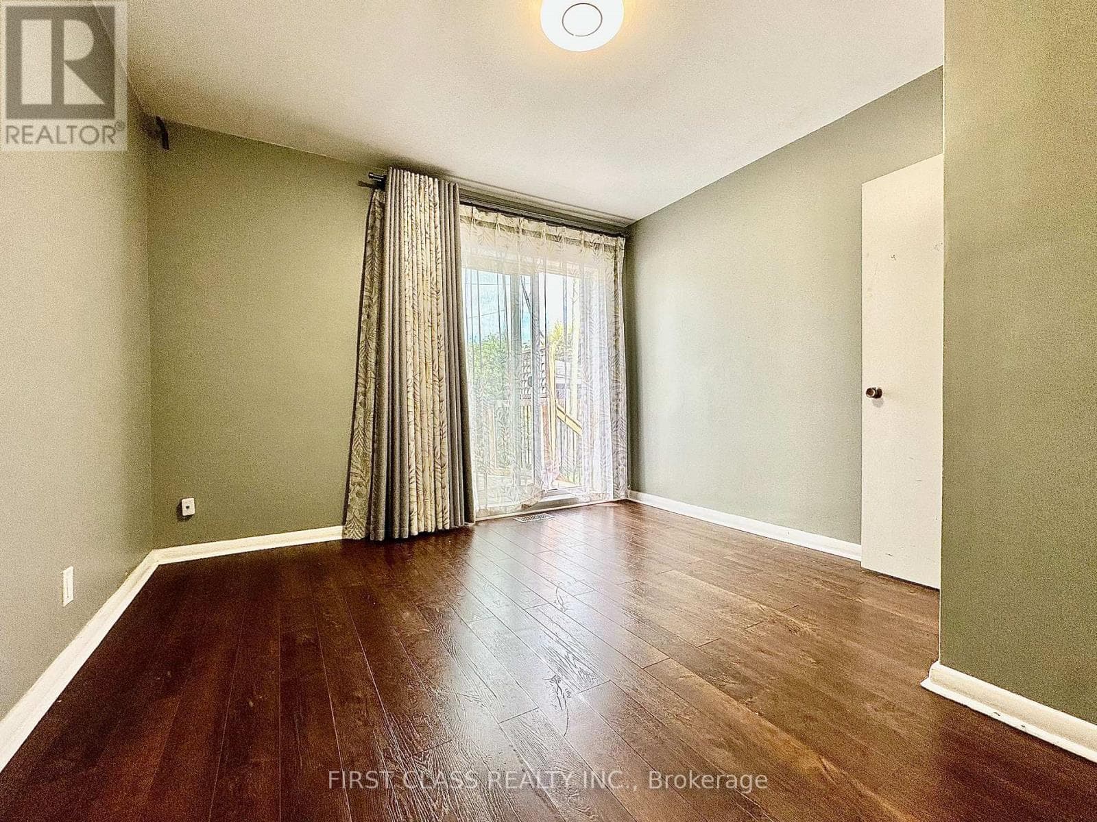 Single Family at Main Fl- 260 Taylor Mills Drive, Richmond Hill (Crosby), Ontario - Photo 9 - RE/MAX Garden City Realty