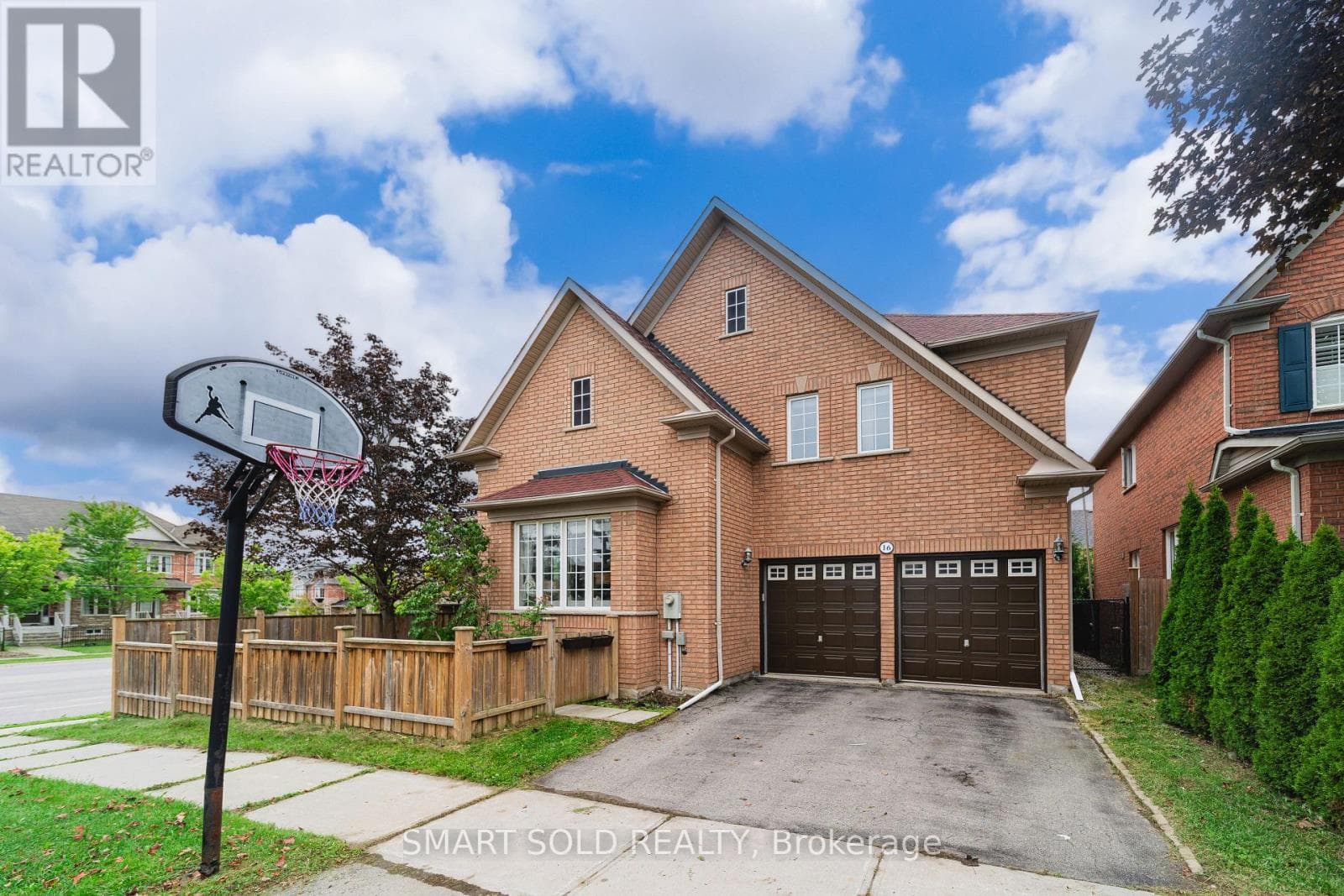 16 Courtney Crescent