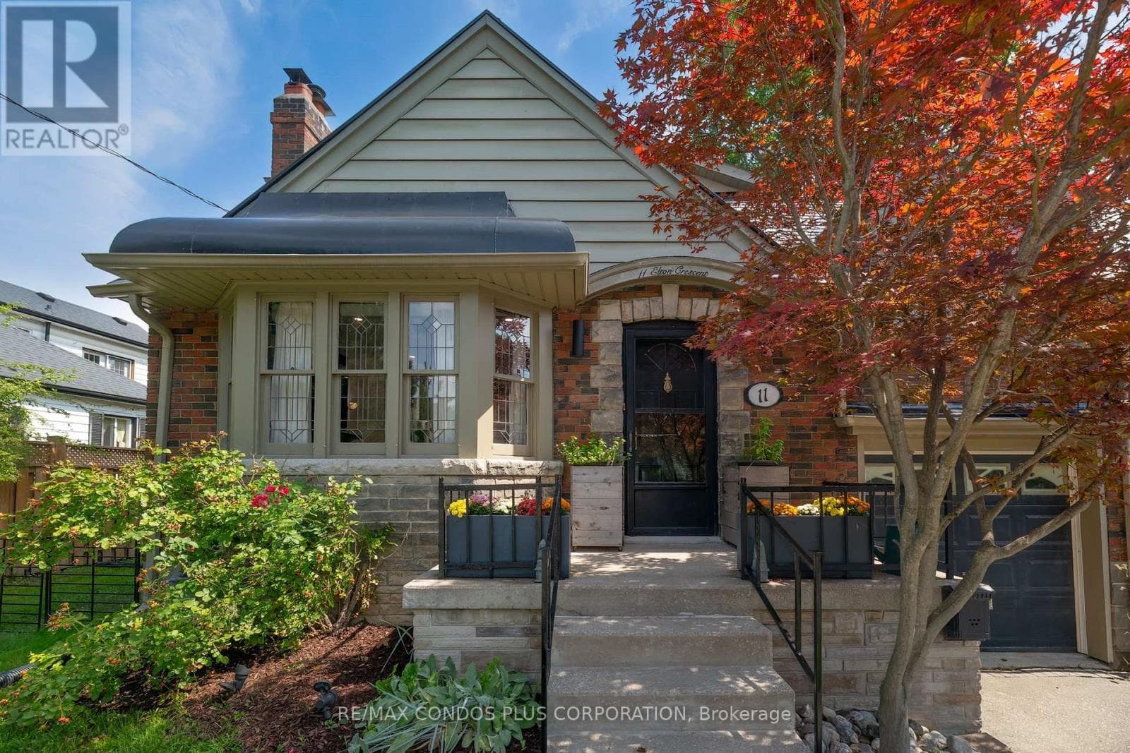 11 Elton Crescent