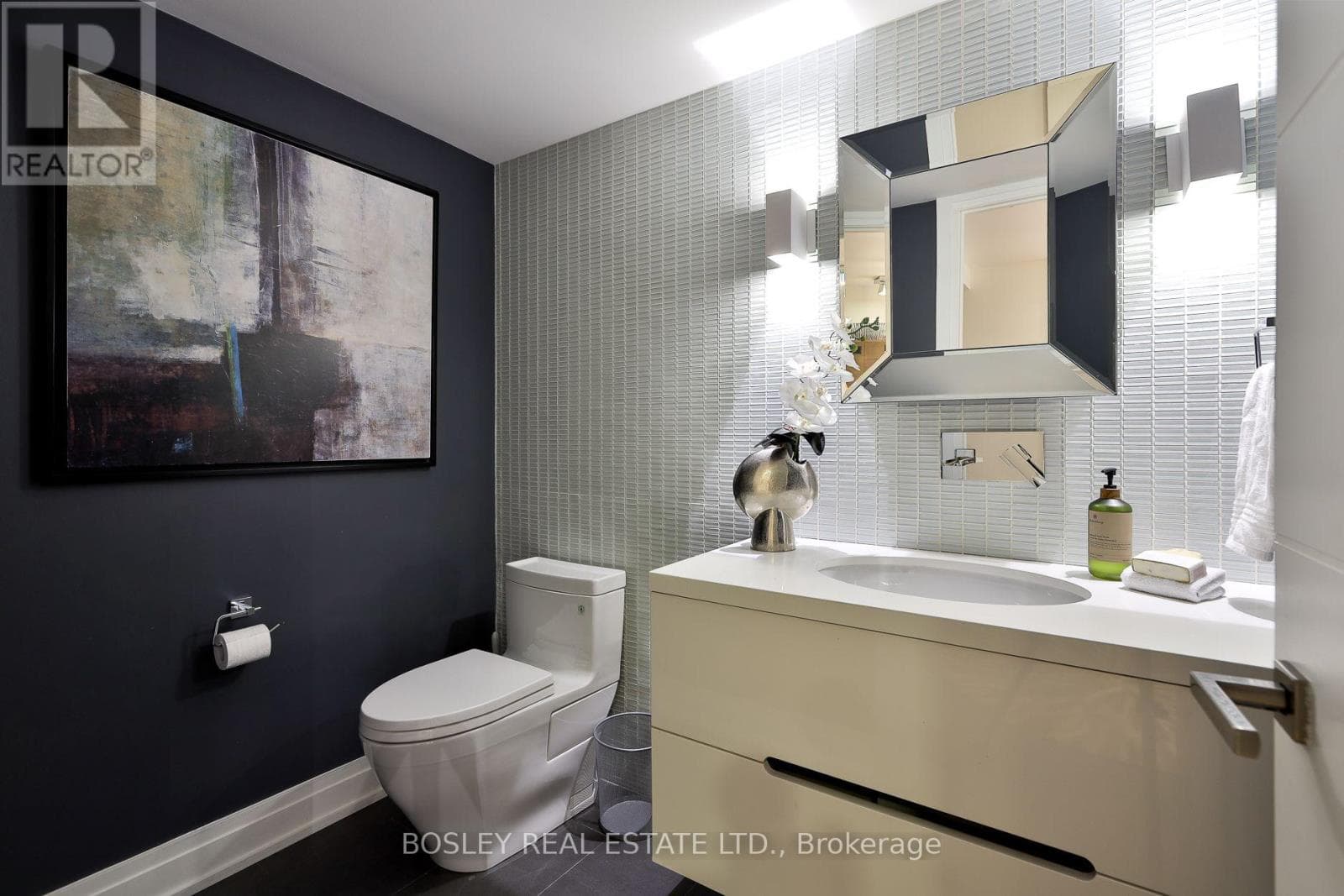 Single Family at 107- 40 Oaklands Avenue, Toronto (Yonge-St. Clair), Ontario - Photo 5 - RE/MAX Garden City Realty