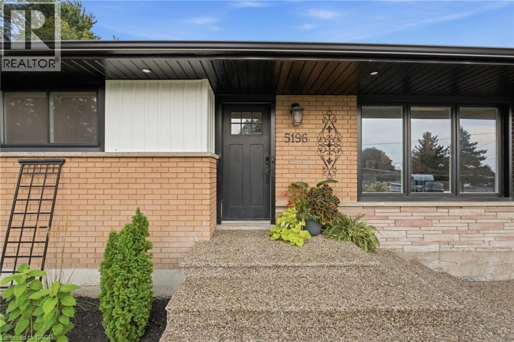 Single Family at 5196 ELM Street, Beamsville, Ontario - Photo 3 - RE/MAX Garden City Realty