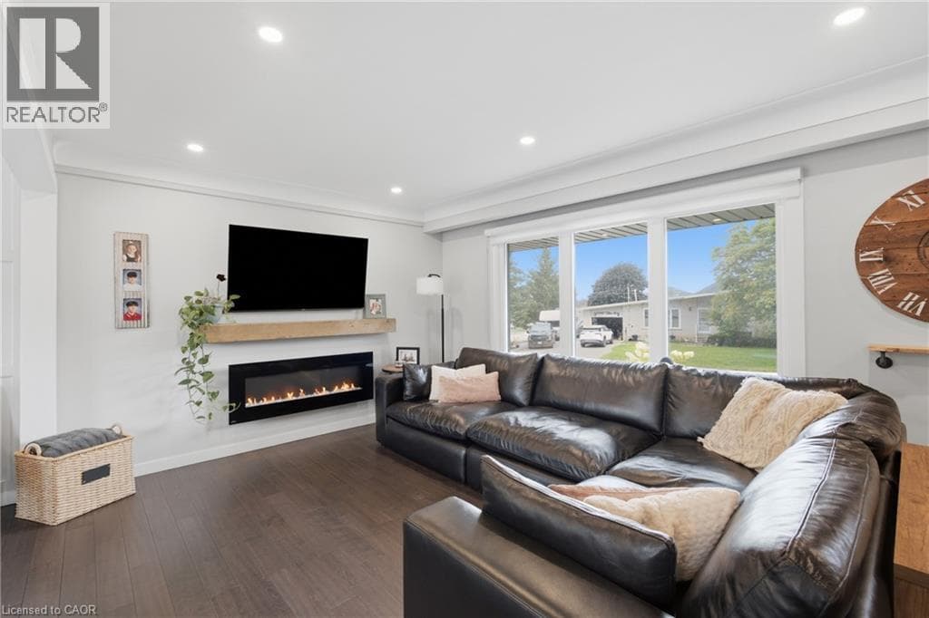 Single Family at 5196 ELM Street, Beamsville, Ontario - Photo 6 - RE/MAX Garden City Realty