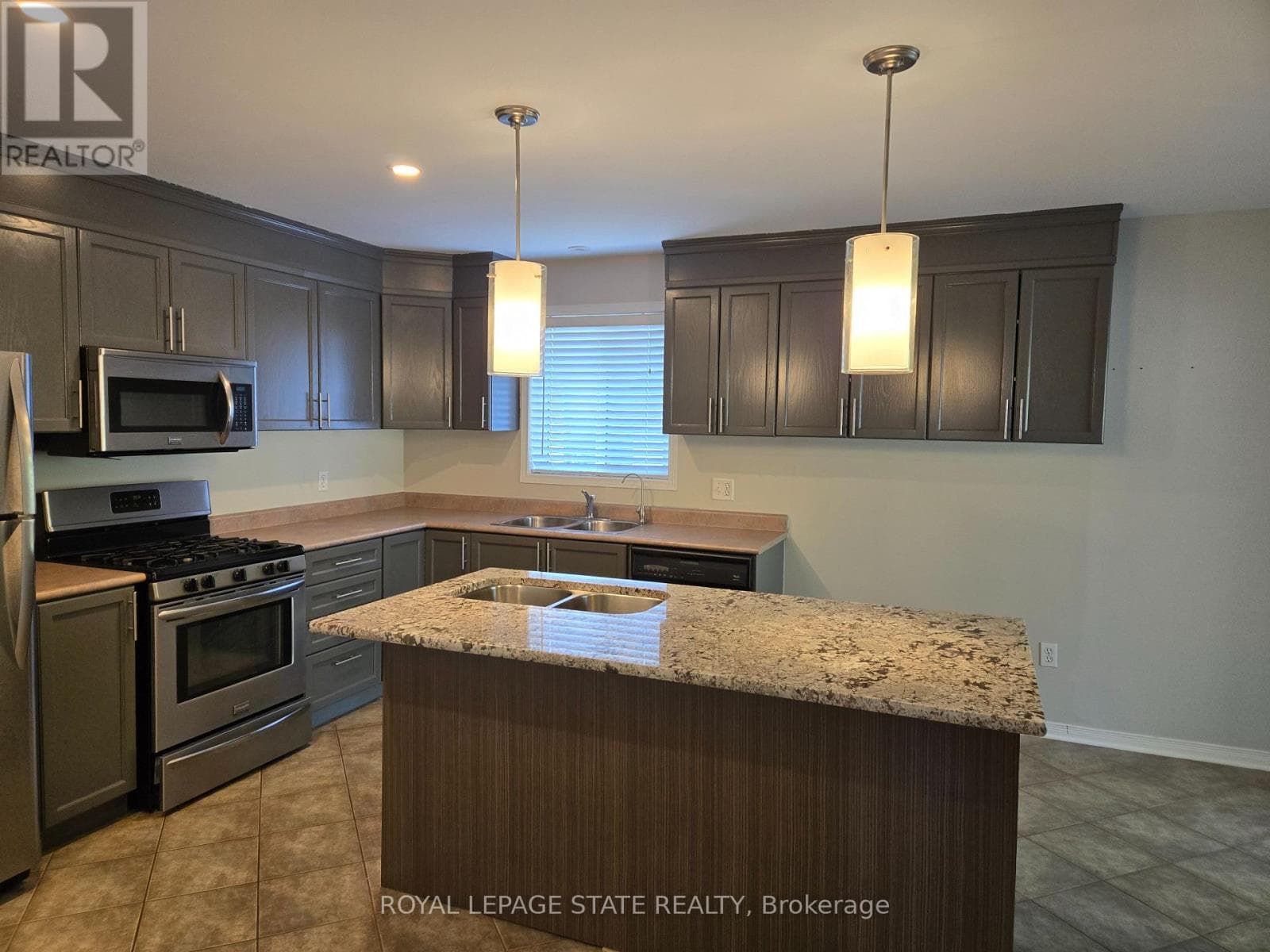 Single Family at 73 Foxtail Avenue, Welland (West Welland), Ontario - Photo 6 - RE/MAX Garden City Realty