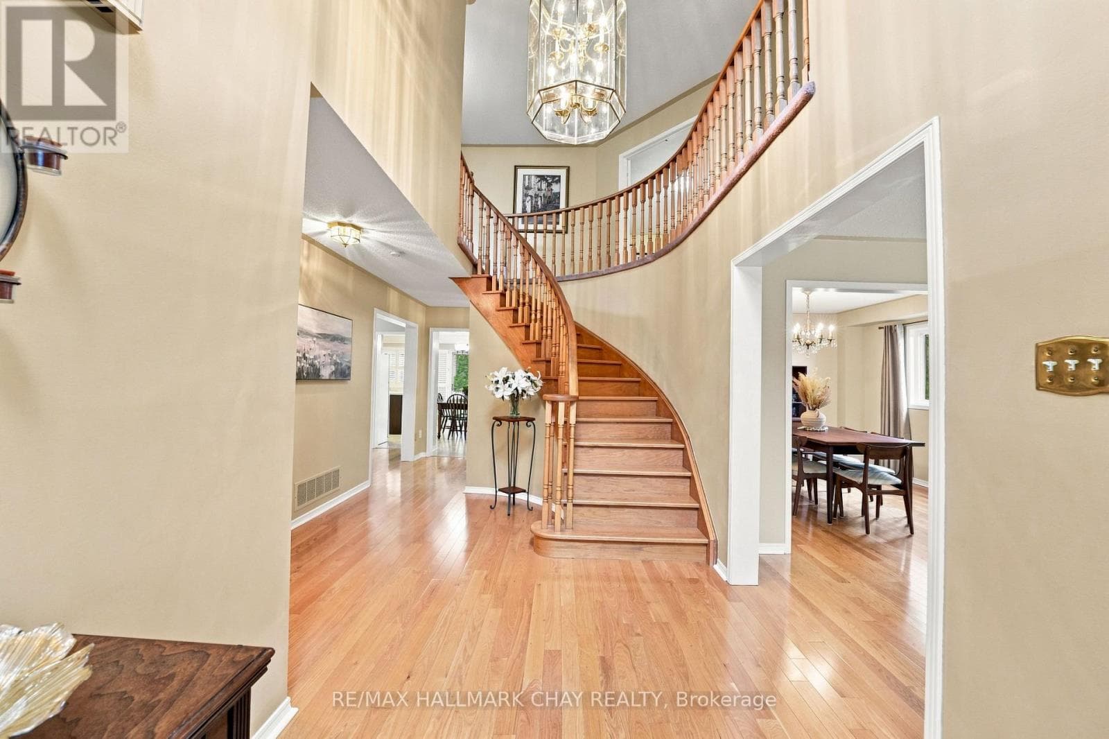 Single Family at 380 Alex Doner Drive, Newmarket (Glenway Estates), Ontario - Photo 5 - RE/MAX Garden City Realty