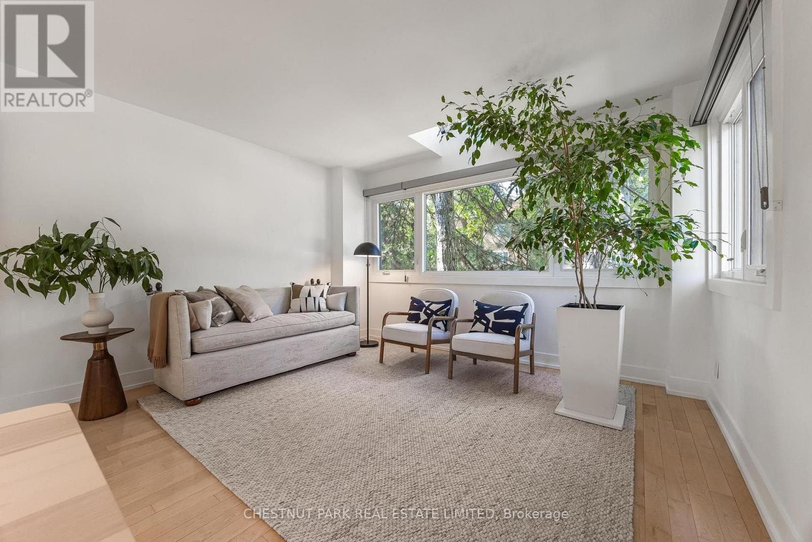 Single Family at 211 Snowdon Avenue, Toronto (Lawrence Park North), Ontario - Photo 4 - RE/MAX Garden City Realty