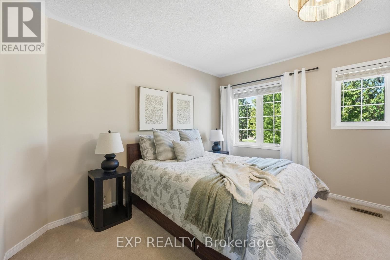 Single Family at 3 Battenberg Court, East Gwillimbury (Mt Albert), Ontario - Photo 9 - RE/MAX Garden City Realty