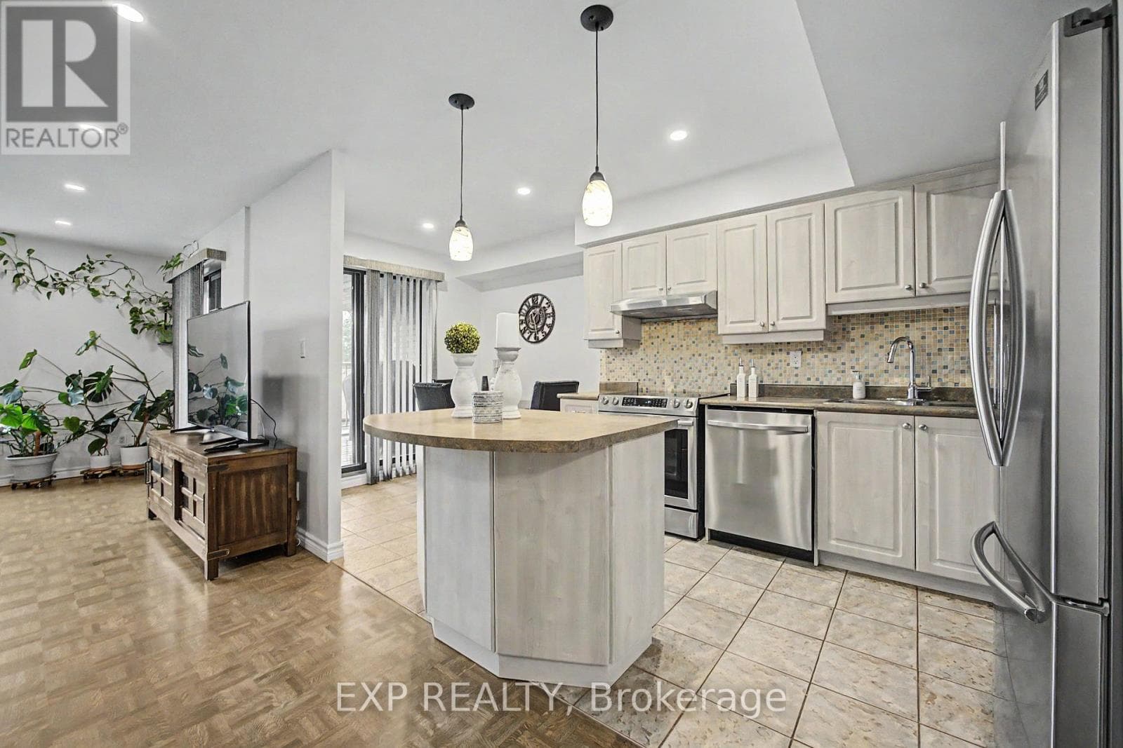 501- 1000 Cedarglen Gate