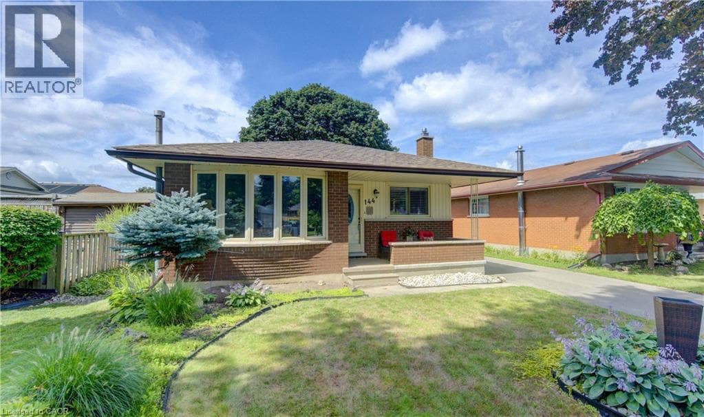 Single Family at 144 HOLBORN Drive, Kitchener, Ontario - Photo 4 - RE/MAX Garden City Realty