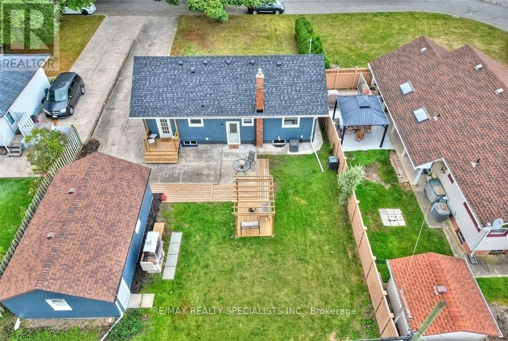 Single Family at Upper- 6 Gormley Crescent, St. Catharines (Carlton/Bunting), Ontario - Photo 3 - RE/MAX Garden City Realty