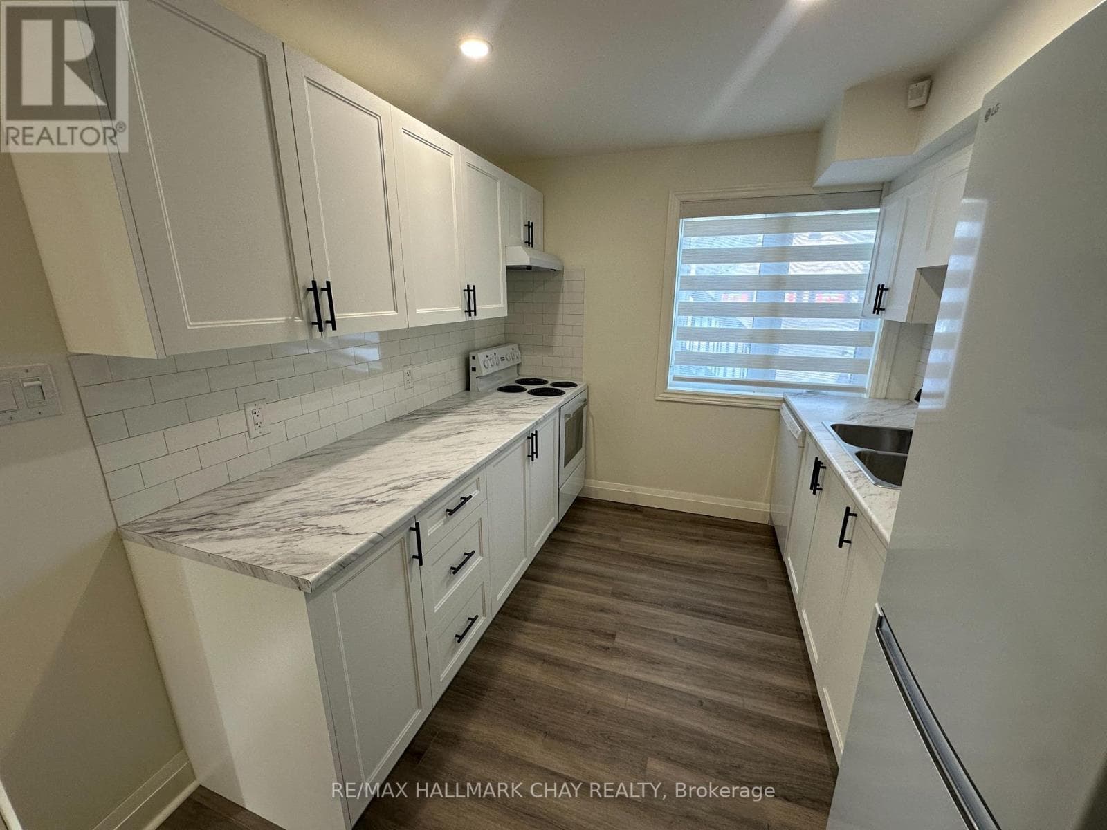 Single Family at 64 Logan Court, Barrie (Holly), Ontario - Photo 5 - RE/MAX Garden City Realty