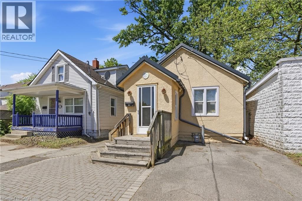 Single Family at 15 KENT Street, Welland, Ontario - Photo 2 - RE/MAX Garden City Realty